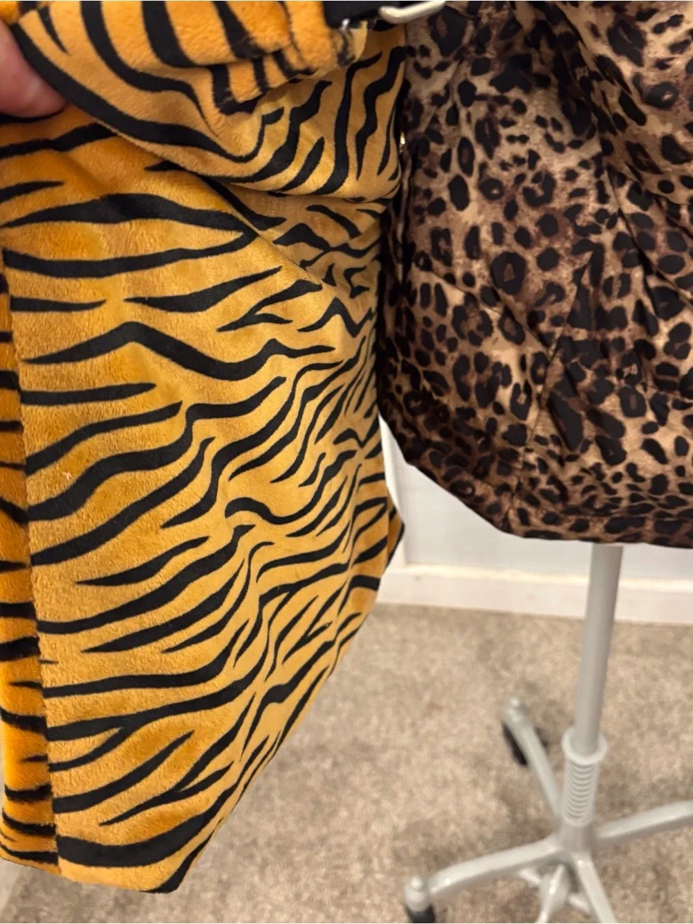 Animal-Print Crossbody Bag in Orange Black Tiger Crossbody Handbag Zip 19” Drop